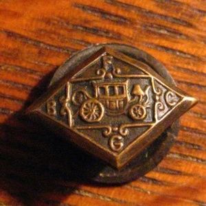🇺🇲 Fisher Body Craftsman's Guild Vintage Button Pin